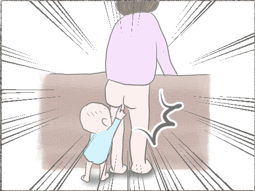 母親にイタズラしている赤ちゃんのイラスト